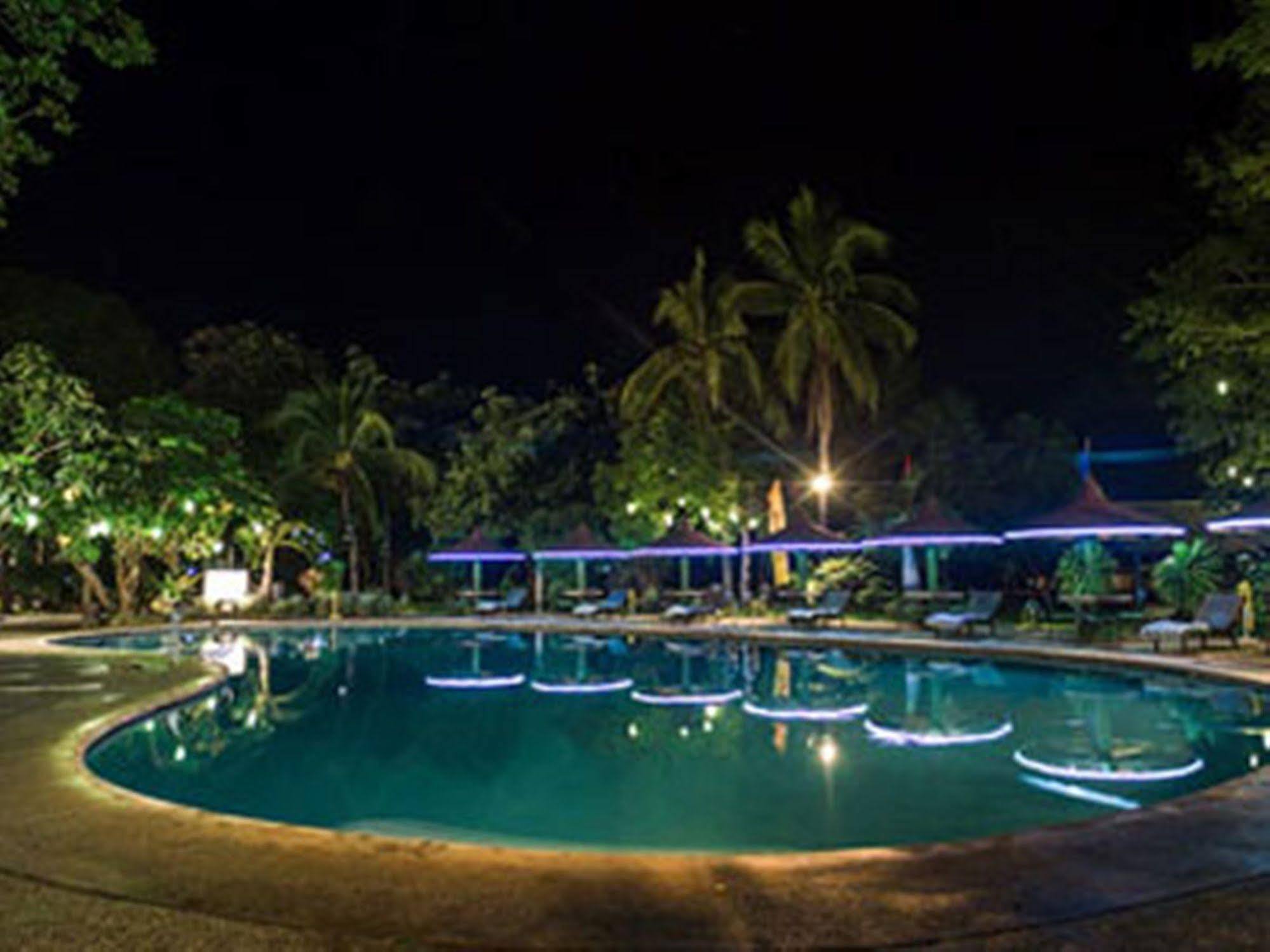 Matabungkay Beach Hotel Lian Exterior photo